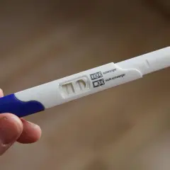 Test ciążowy z dwoma kreskami. Czy test ciążowy wykryje 3 tygodniową ciążę? Wynik pozytywny.