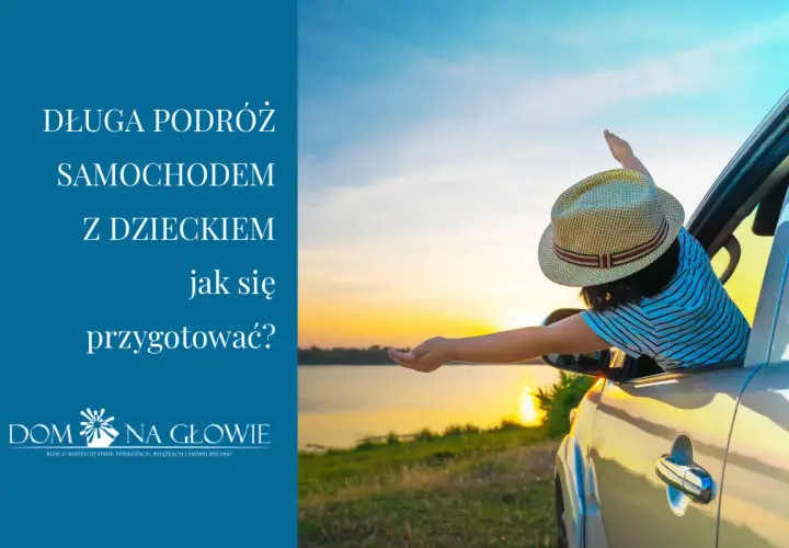 Długa podróż samochodem z dzieckiem wymaga przygotowania. Dziecko w kapeluszu wychyla się przez okno auta, ciesząc się widokiem zachodzącego słońca.