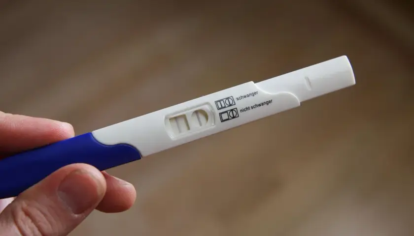 Test ciążowy z dwoma kreskami. Czy test ciążowy wykryje 3 tygodniową ciążę? Wynik pozytywny.