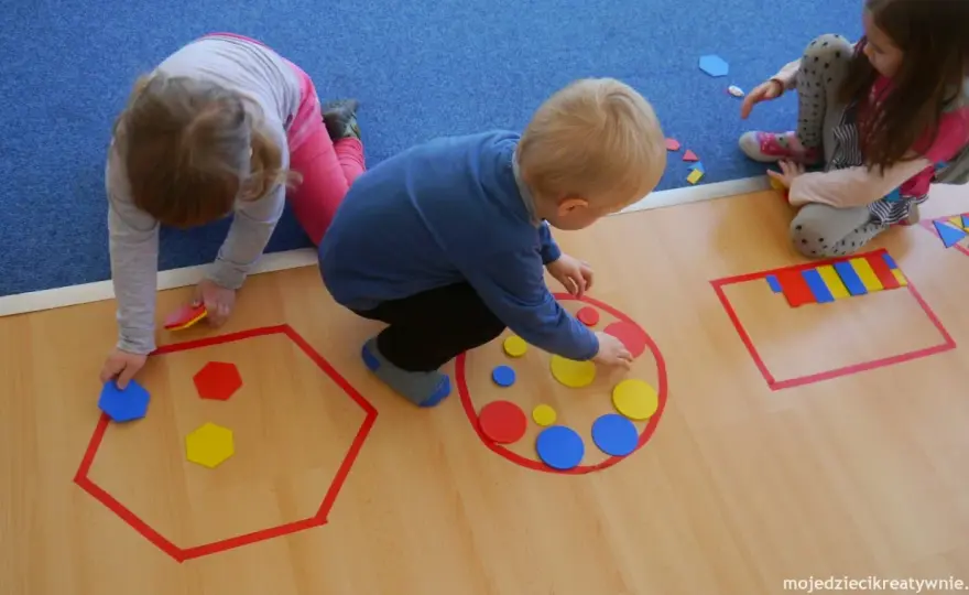 Nauka figur geometrycznych w przedszkolu przez zabawę