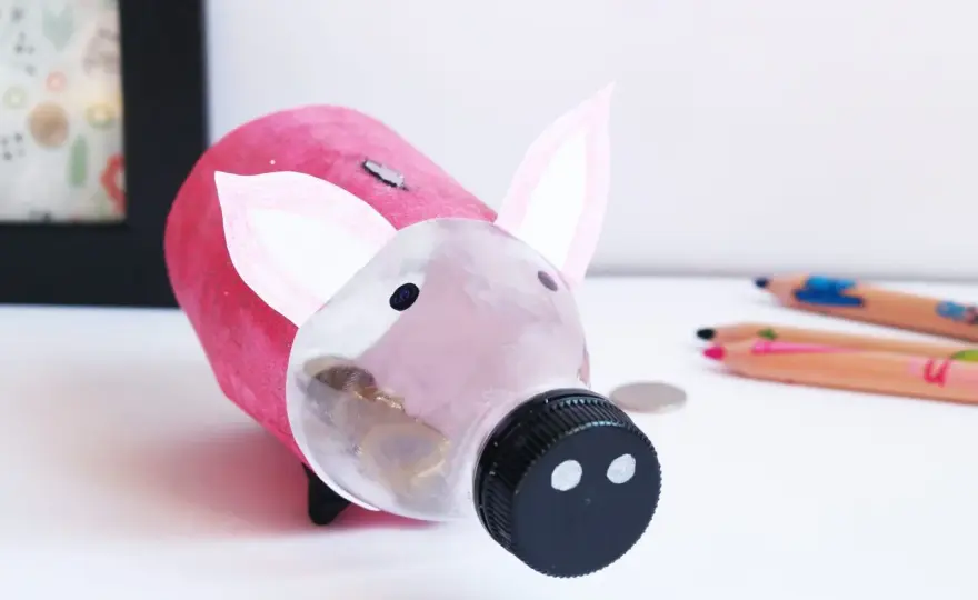 Skarbonka DIY dla dziecka - pomysły z butelki i kartonu