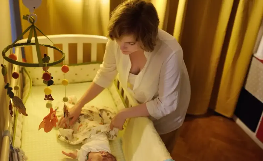 Lęk separacyjny u niemowląt. Co pomaga przy rozstaniach?