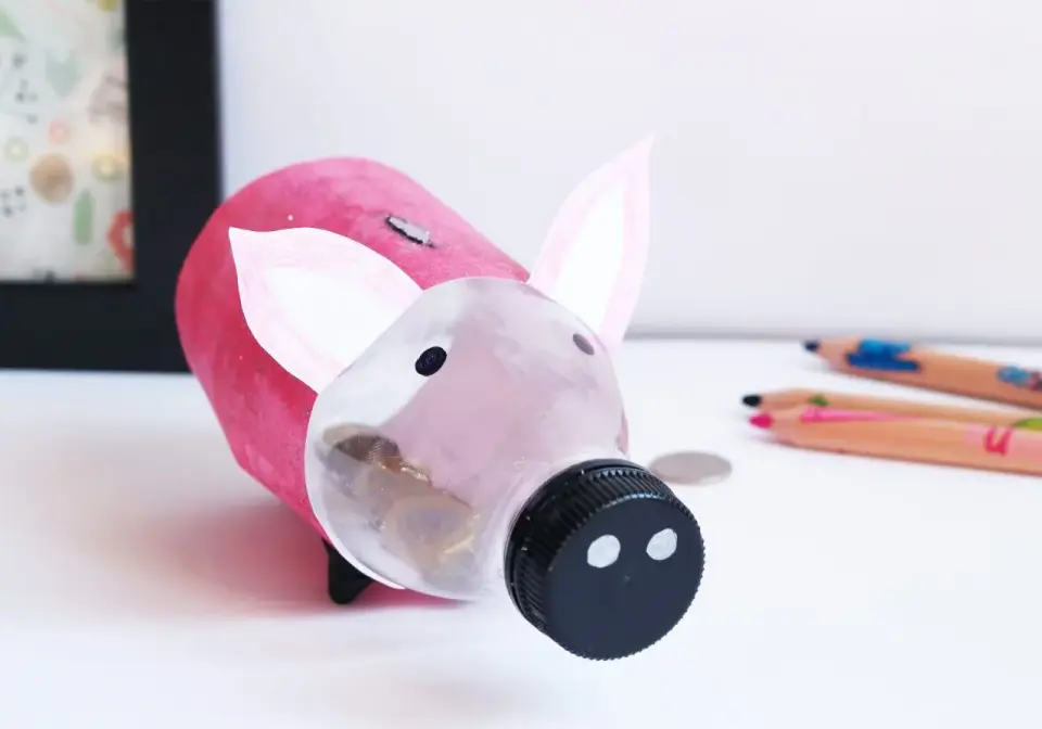 Skarbonka DIY dla dziecka - pomysły z butelki i kartonu